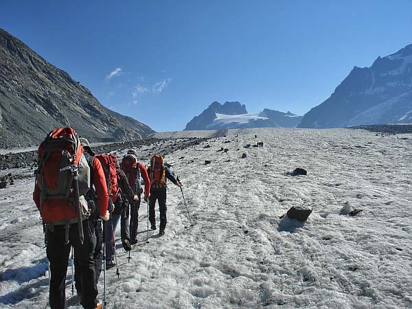 Auf dem Glacier d'Otemma (Otemmagletscher) mit Blick auf dem Mont Collon
